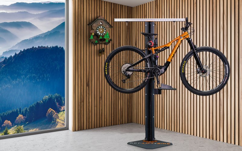 Ein echter "Schwarzwälder" – der neue KET-LIFT4BIKE Montageständer für E-Bike, Mountainbike & Co.